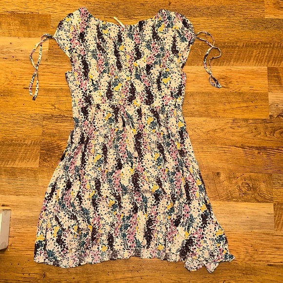 Free People Short Sleeve V-Neck Front Cut Out Floral Summer Dress A5 - Picture 1 of 5